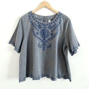 Embroidered Short-Sleeved Blouse